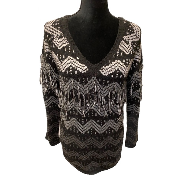 SZ M Romeo & Juliet Couture VNeck fringe tassel sweater - Picture 3 of 6